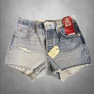 Limited edition Womens Levi’s denim shorts sz 25